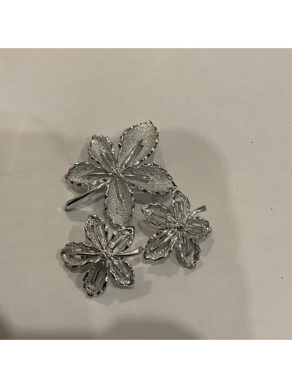 Vintage Sarah Coventry Clip On Earrings And Brooch Set Silver Leaves 145